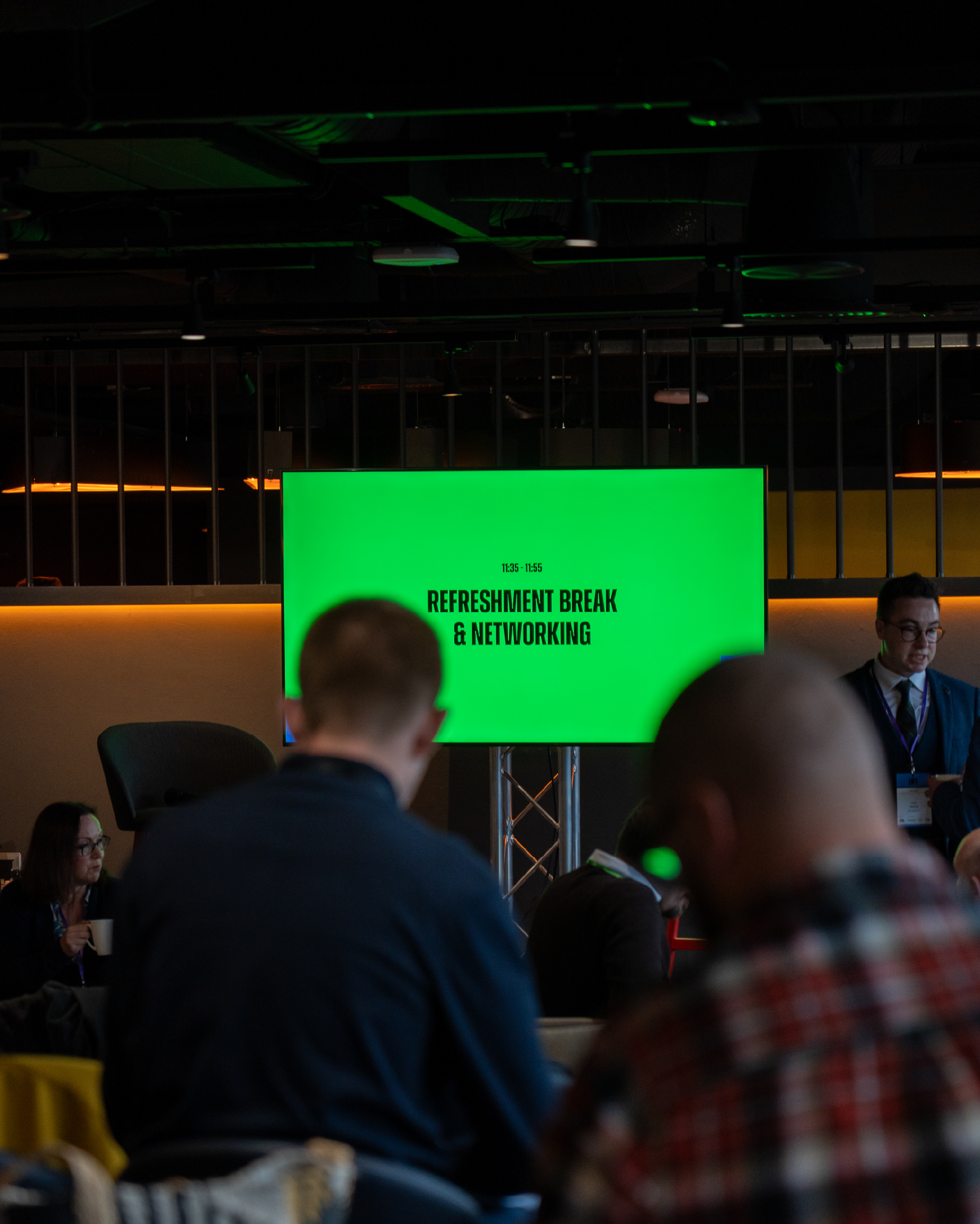 The refreshment screen is displayed, with attendees talking amongst themselves